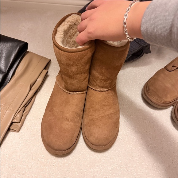 Shoes - Cozy Tan Shearling-Lined Boots